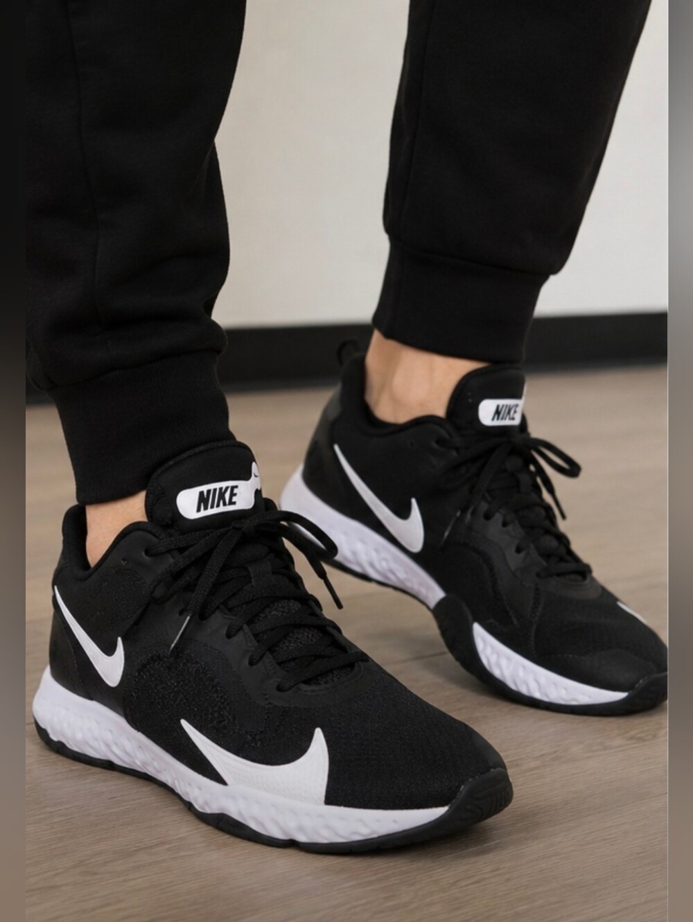 Nike Renew Elevate Men’s 9.5 Black White Basketball Shoes CK2669-001